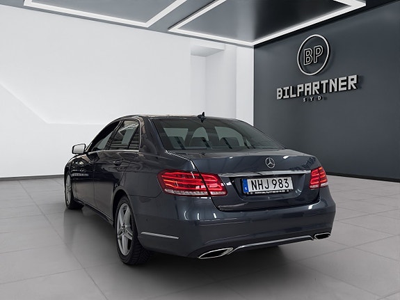 Mercedes-Benz E220 6 of 14