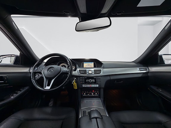 Mercedes-Benz E220 9 of 14