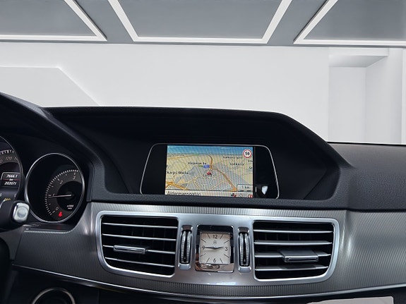 Mercedes-Benz E220 12 of 14
