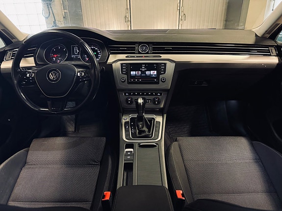 Volkswagen Passat 16 of 30