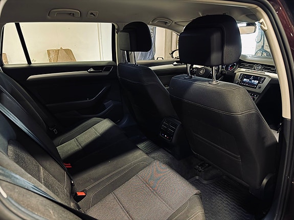 Volkswagen Passat 20 of 30