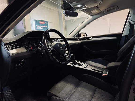 Volkswagen Passat 8 of 30