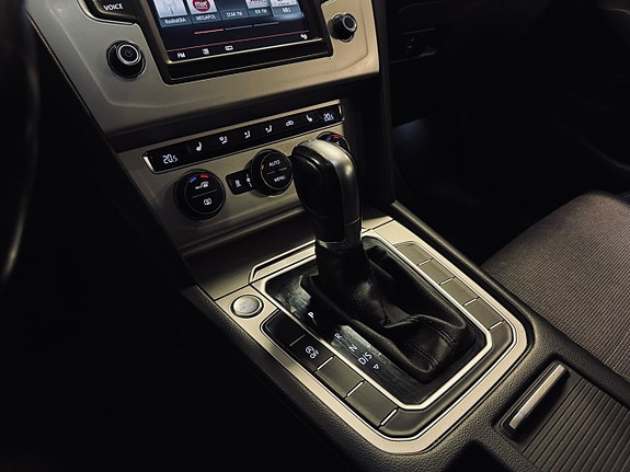 Volkswagen Passat 9 of 30