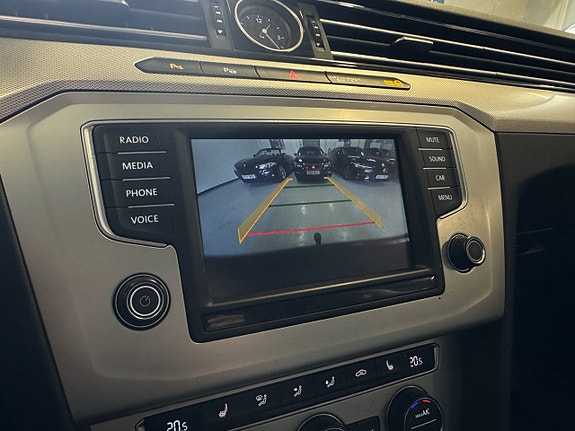 Volkswagen Passat 15 of 30