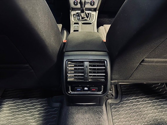 Volkswagen Passat 22 of 30