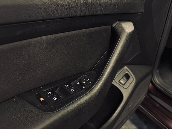 Volkswagen Passat 17 of 30