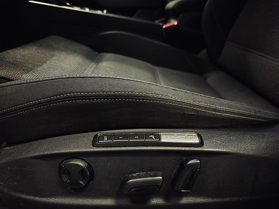 Volkswagen Passat 13 of 30
