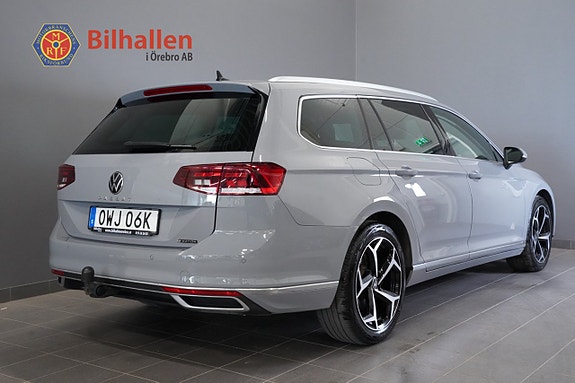 Volkswagen Passat 2 of 24