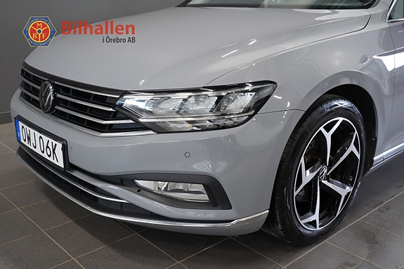 Volkswagen Passat 3 of 24