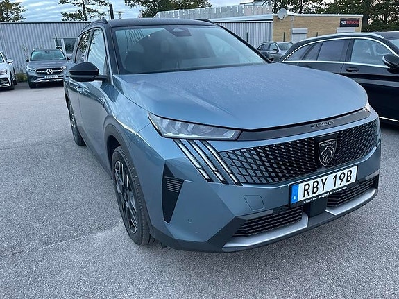 Peugeot 5008 2 of 5