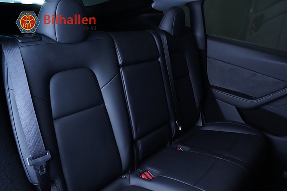 Tesla Model Y 15 of 20