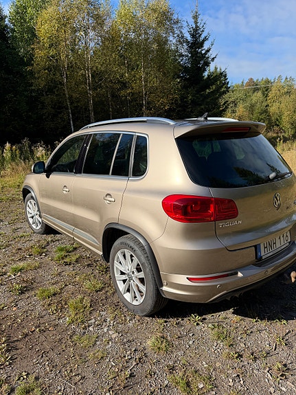 Volkswagen Tiguan 3 of 9
