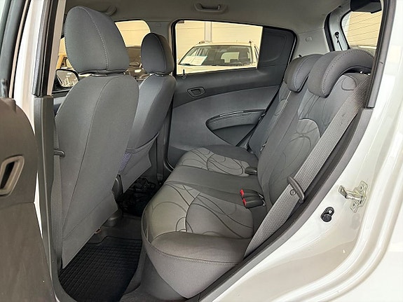 Chevrolet Spark 14 of 15