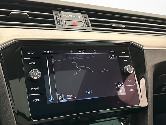 Volkswagen Passat 19 of 30