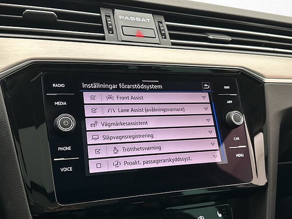 Volkswagen Passat 22 of 30