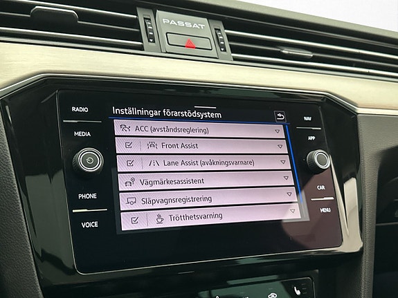 Volkswagen Passat 21 of 30