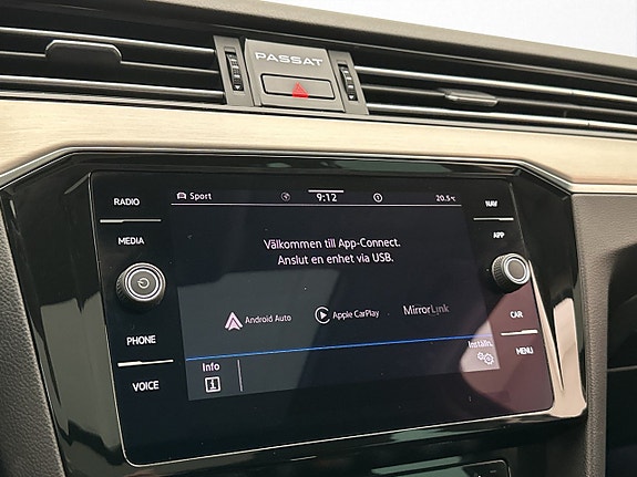 Volkswagen Passat 20 of 30