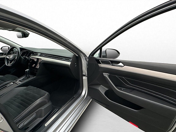 Volkswagen Passat 26 of 30
