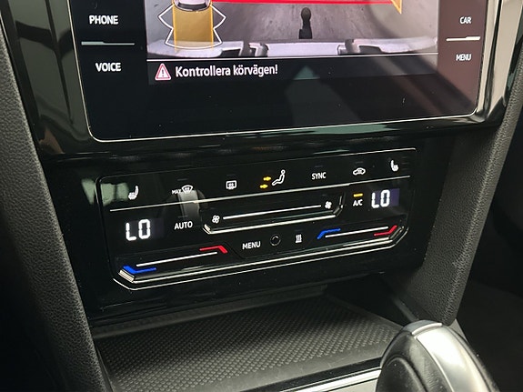 Volkswagen Passat 23 of 30