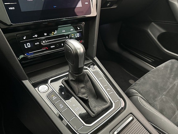 Volkswagen Passat 24 of 30