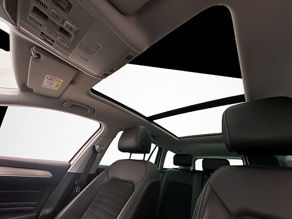 Volkswagen Passat 12 of 30