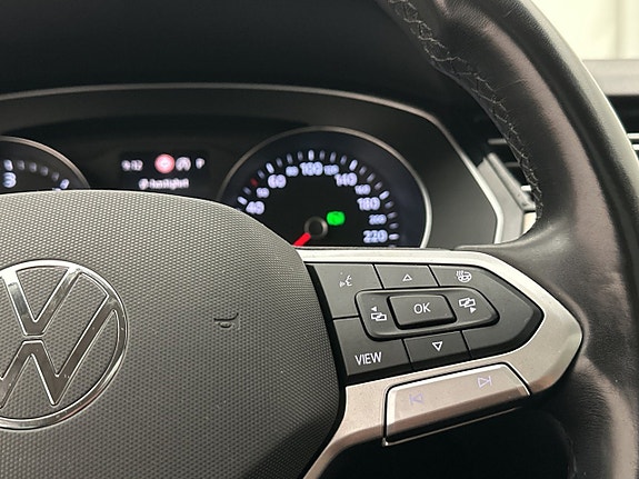 Volkswagen Passat 16 of 30
