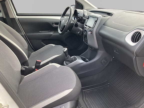 Toyota Aygo 7 of 11
