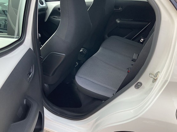 Toyota Aygo 8 of 11