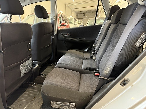 Toyota Corolla Verso 15 of 25