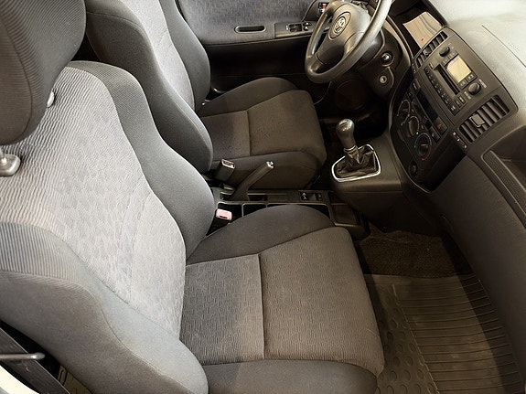 Toyota Corolla Verso 13 of 25