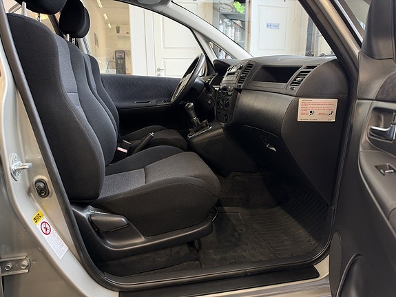 Toyota Corolla Verso 16 of 25