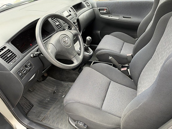 Toyota Corolla Verso 12 of 25