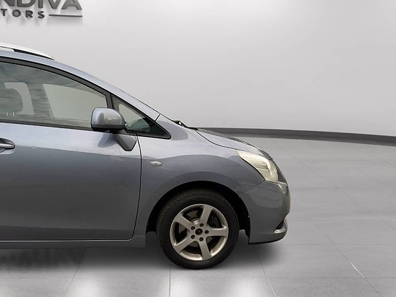 Toyota Verso 9 of 27