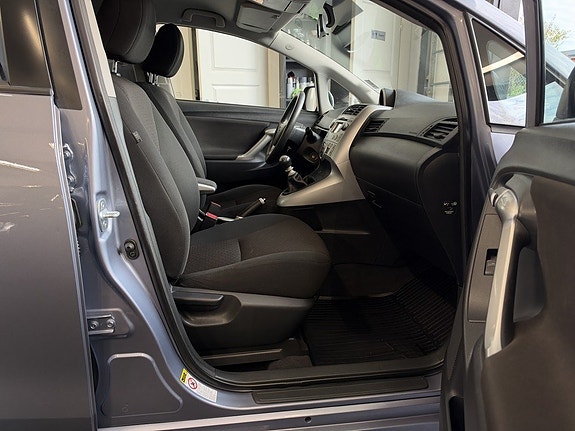 Toyota Verso 14 of 27