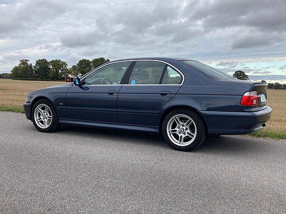 BMW 520i 3 of 6