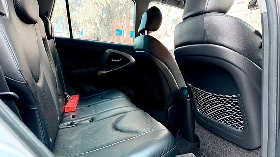 Toyota RAV4 8 of 11