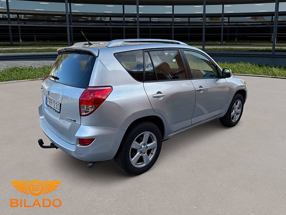 Toyota RAV4 2 of 11