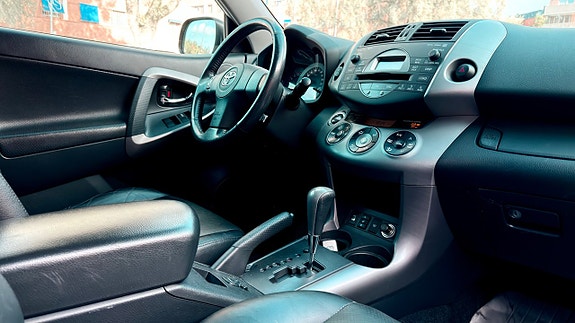 Toyota RAV4 10 of 11