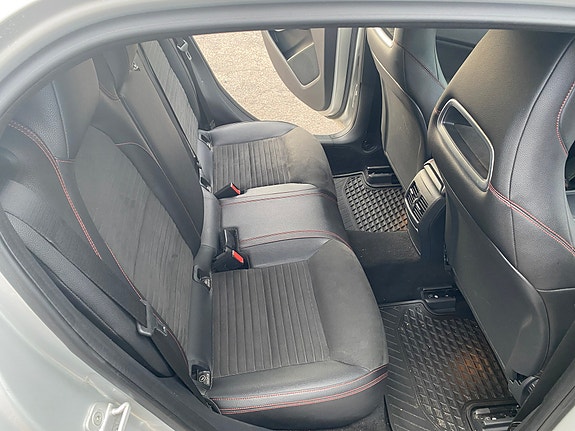 Mercedes-Benz GLA220 d 15 of 19