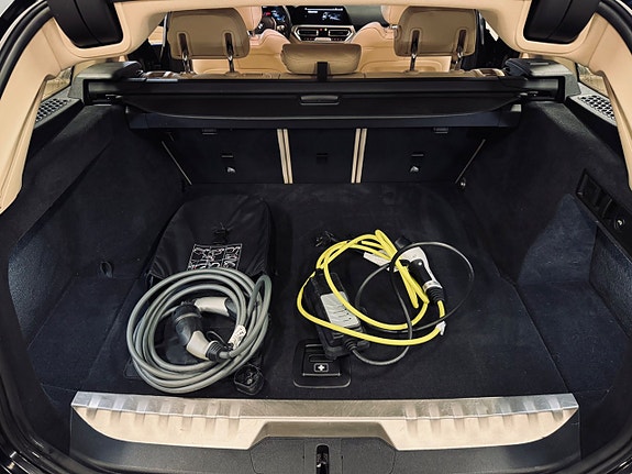 BMW 330e 29 of 30