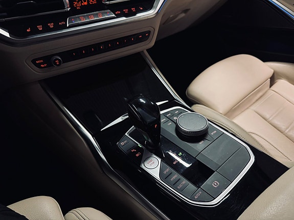 BMW 330e 20 of 30