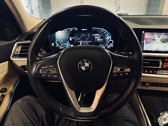 BMW 330e 26 of 30