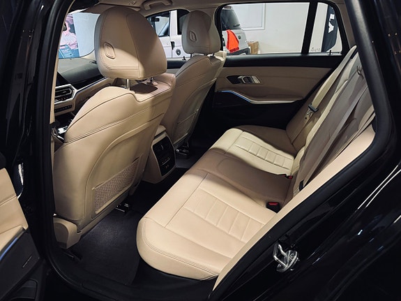 BMW 330e 15 of 30