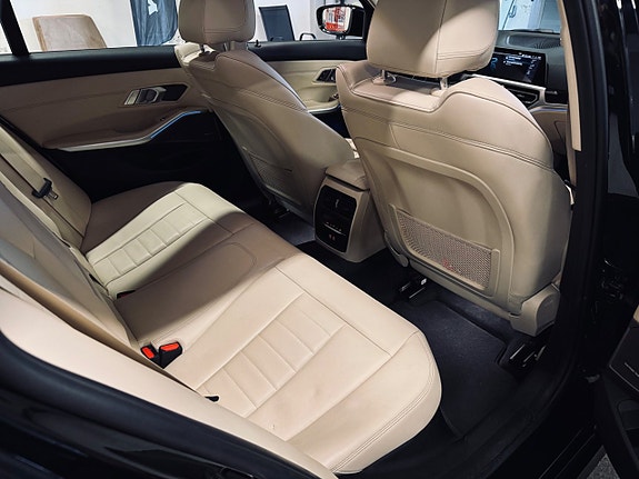 BMW 330e 14 of 30
