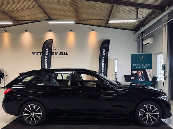 BMW 330e 2 of 30