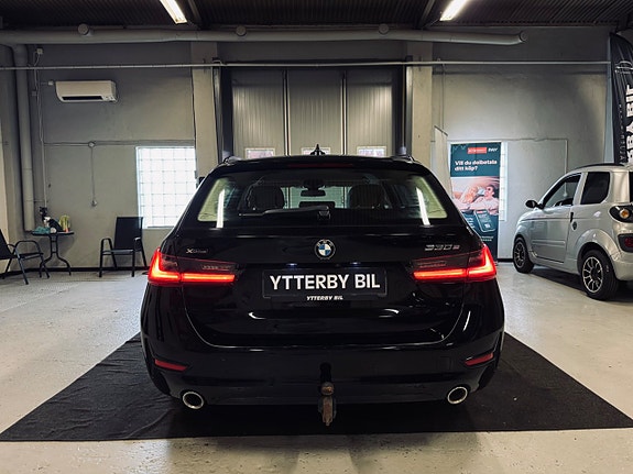 BMW 330e 4 of 30