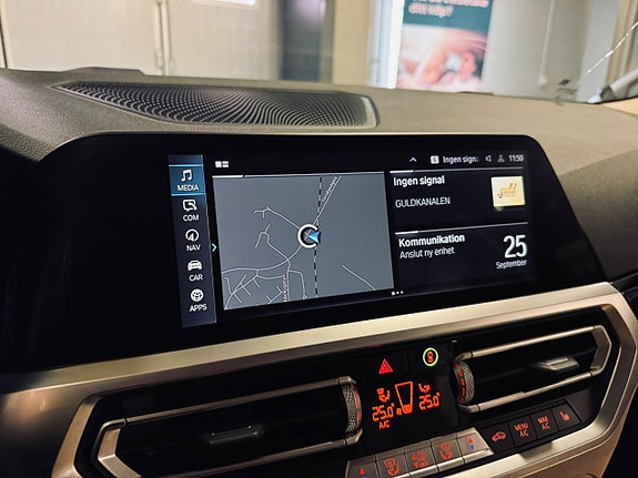 BMW 330e 25 of 30