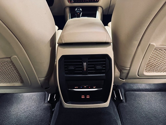 BMW 330e 13 of 30