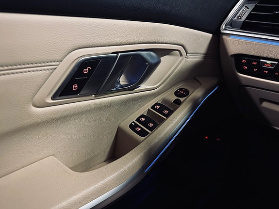 BMW 330e 18 of 30