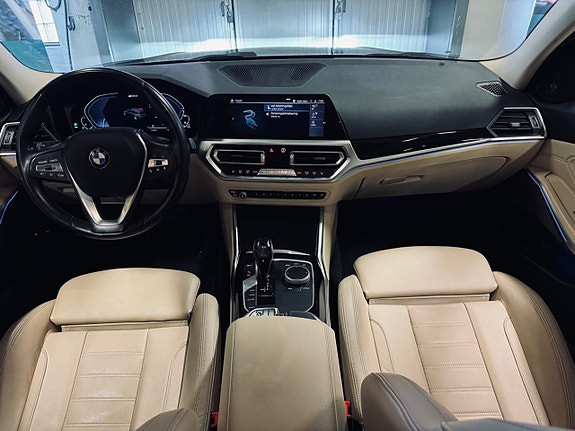 BMW 330e 12 of 30